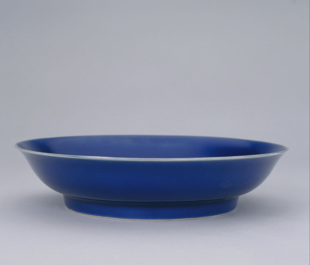 图片[1]-Sacrificial blue glaze dark flower cloud dragon plate-China Archive